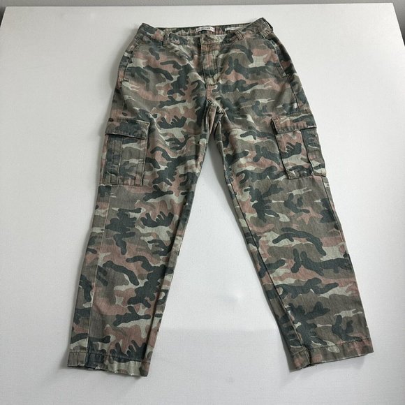 Guess Cargo Pant Women's Size 30 Green Camo‎ High Rise Cargo Jeans Straight Leg - Picture 1 of 9